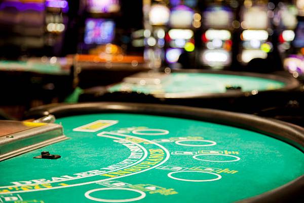Enjoy Classic Poker Variations at an online casino Singapore Site for Gaming Fans